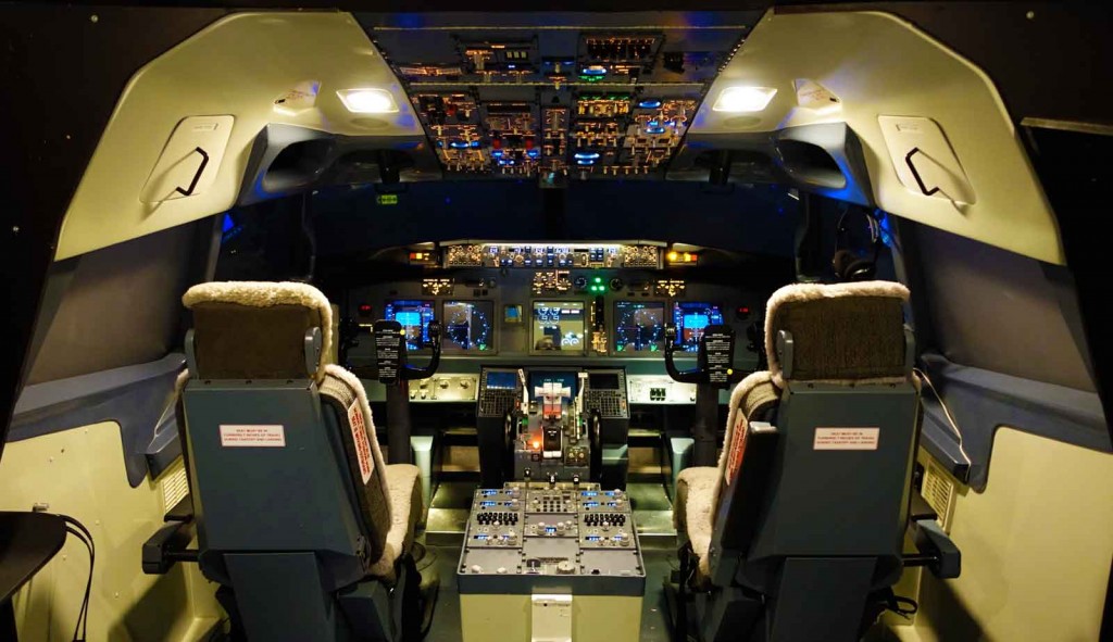 Boeing-737-Simulator-Cockpit